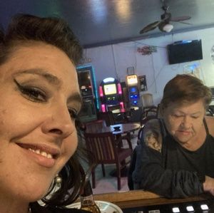 Meet your Posher, Elaine